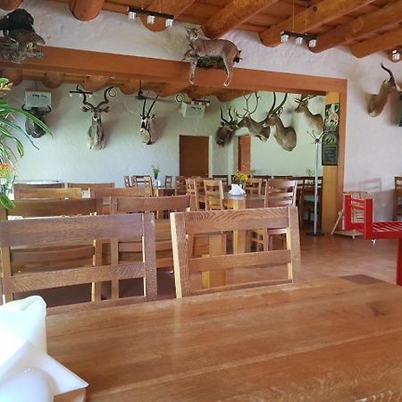 Aitinlauvas Hotel Tīreļi Kültér fotó