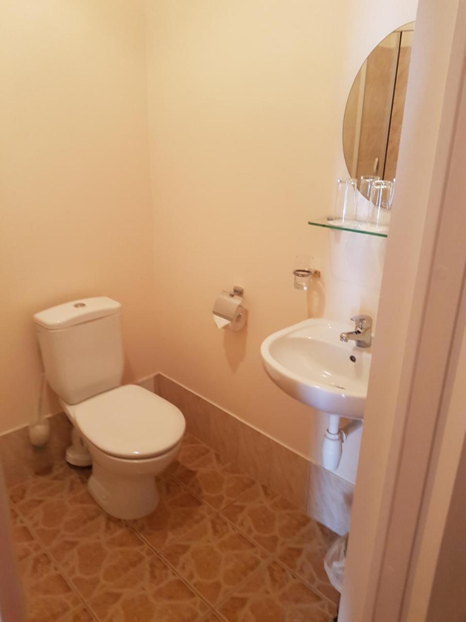 Aitinlauvas Hotel Tīreļi Kültér fotó