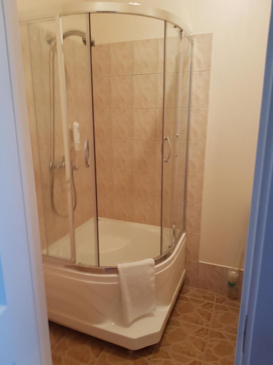 Aitinlauvas Hotel Tīreļi Kültér fotó