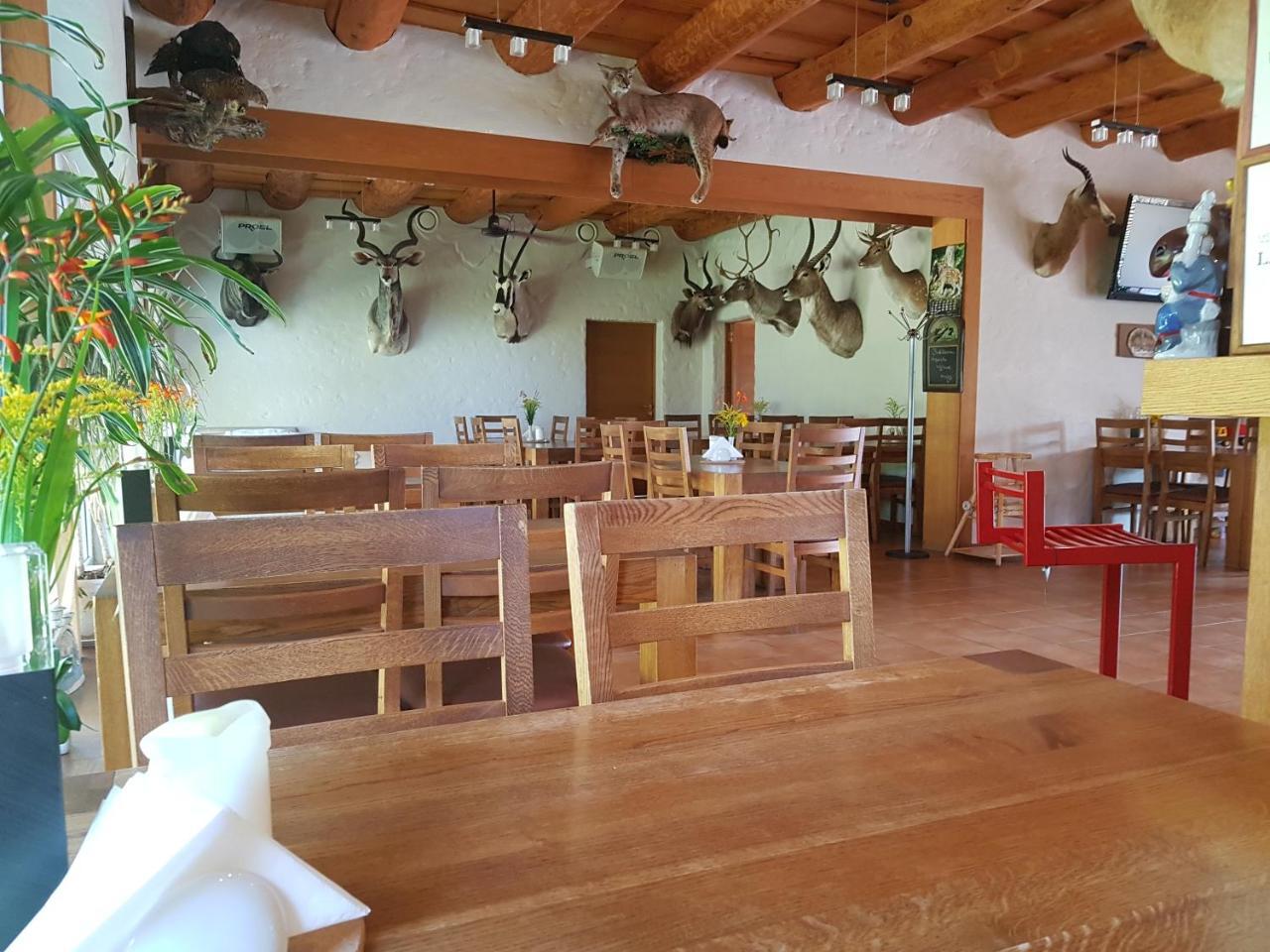 Aitinlauvas Hotel Tīreļi Kültér fotó