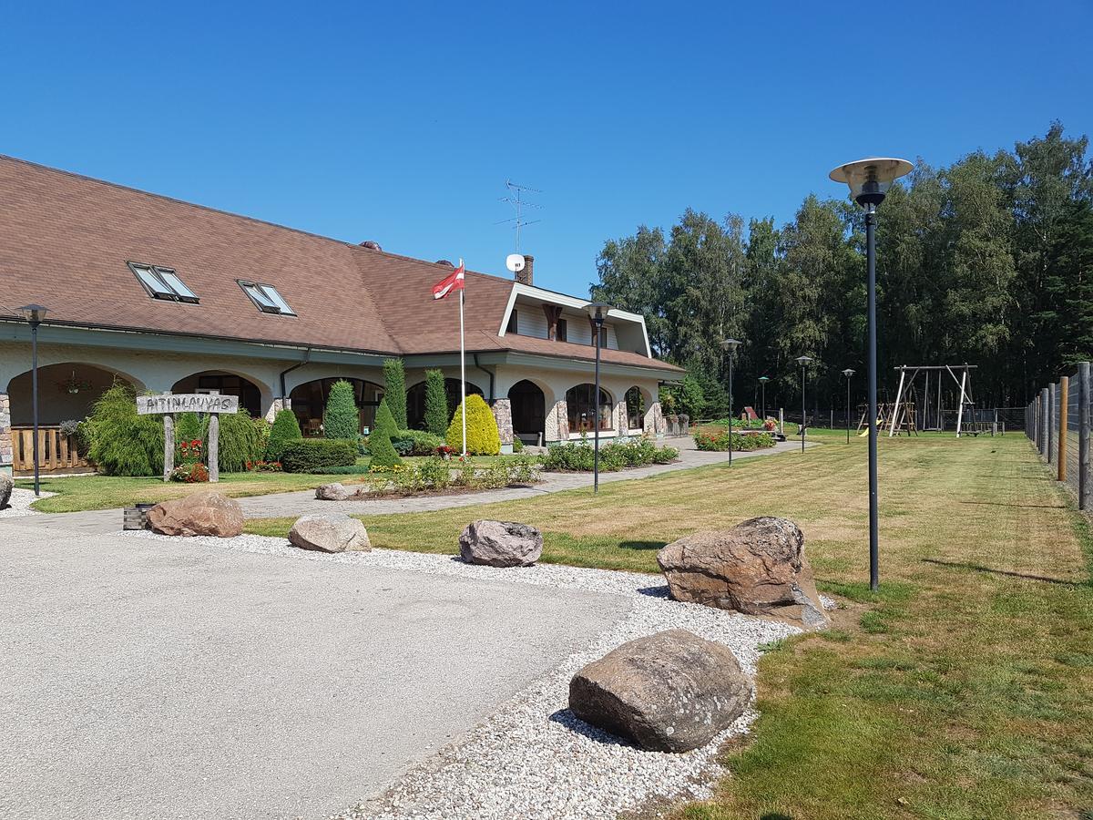 Aitinlauvas Hotel Tīreļi Kültér fotó